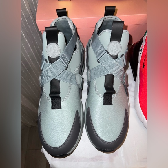 New Nike shoes - Picture 2 of 9